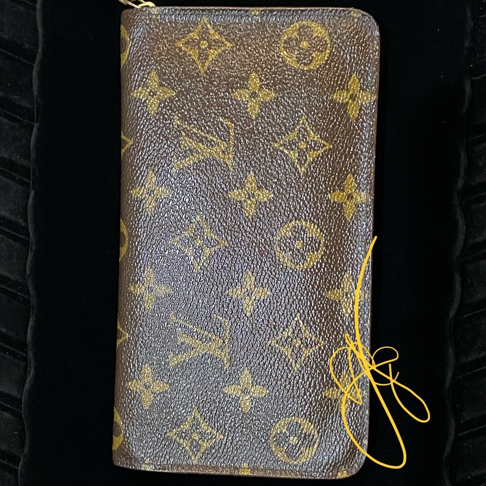 Louis Vuitton Mono Zippy